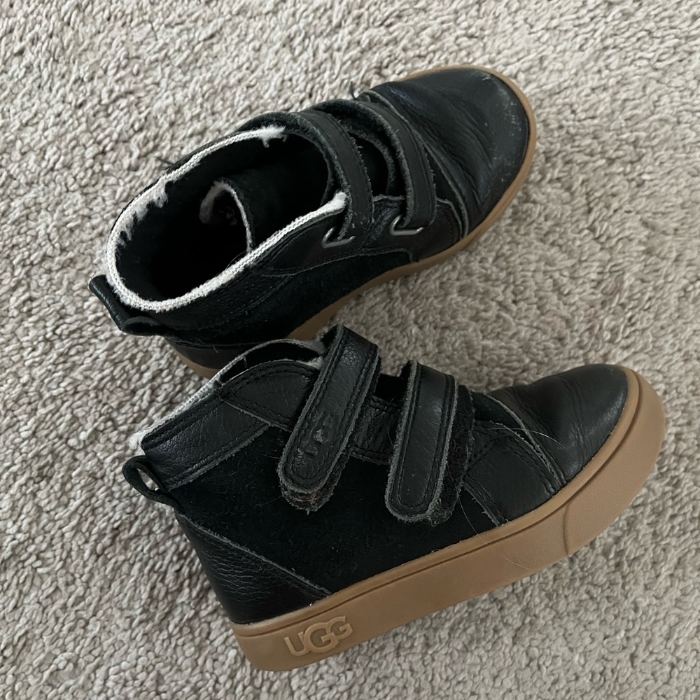 Toddler UGG BOOTS 9c (Boys)